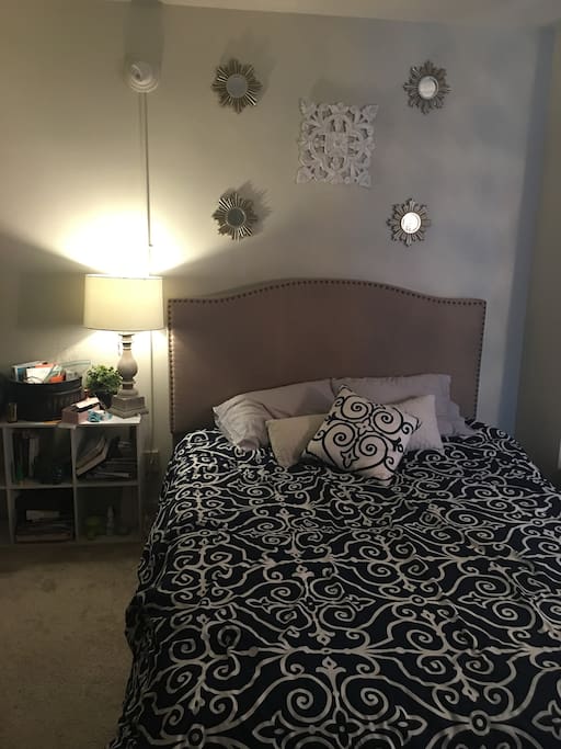 Bedroom with Queen bed