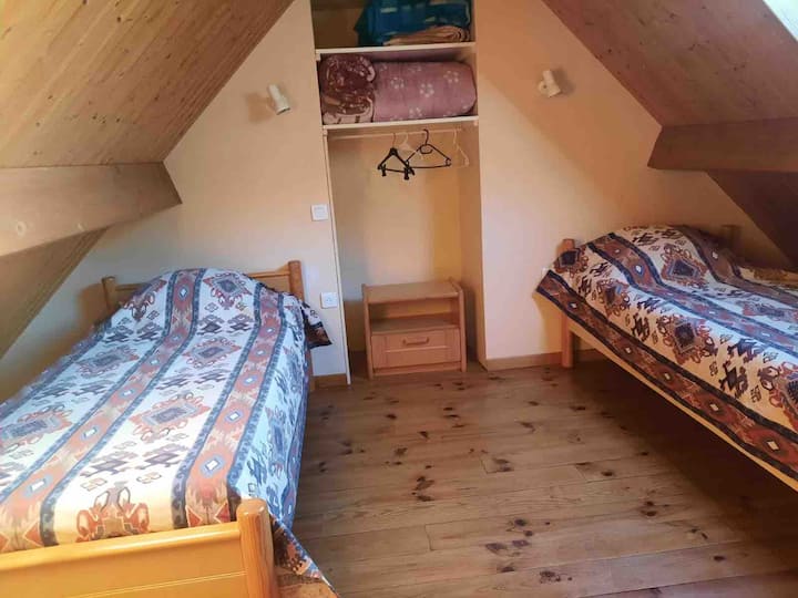 ห้องนอน 3 (เตียงเดี่ยว 2 เตียงขนาด 90x190 - ไม่รวมผ้าปูที่นอน)