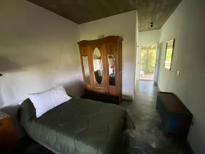 ORMAR U SPAVAĆOJ SOBI ZA GOSTE. 