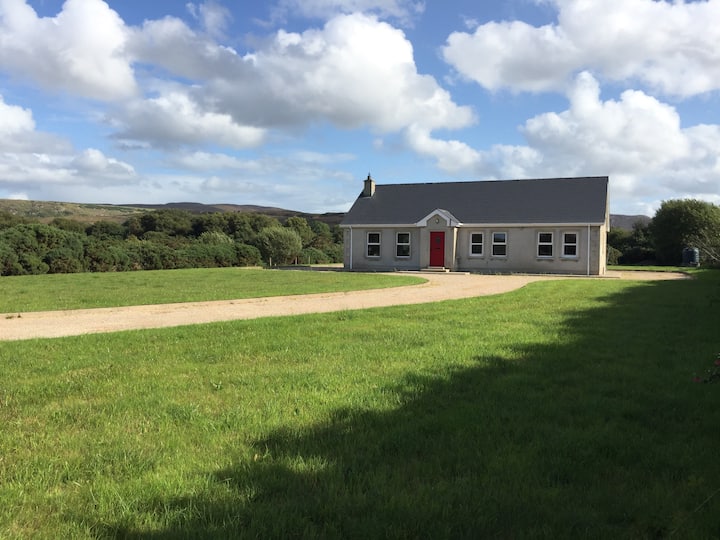 Tramore Cottage - Beside The Amazing Boardwalk.