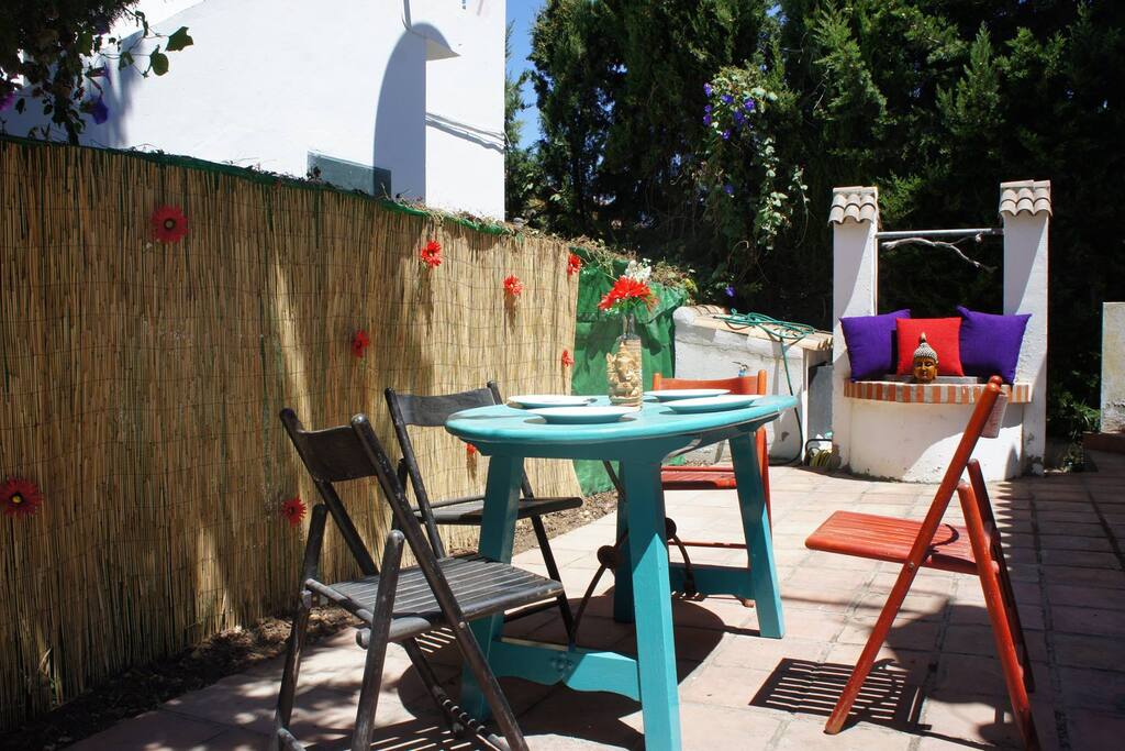 chill out and dining area