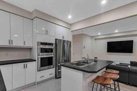 Paradise in Brant - Detached 4 Bedroom