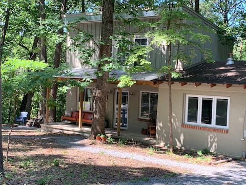 Harper's Ferry Tree House/ hot tub / nature/ trees