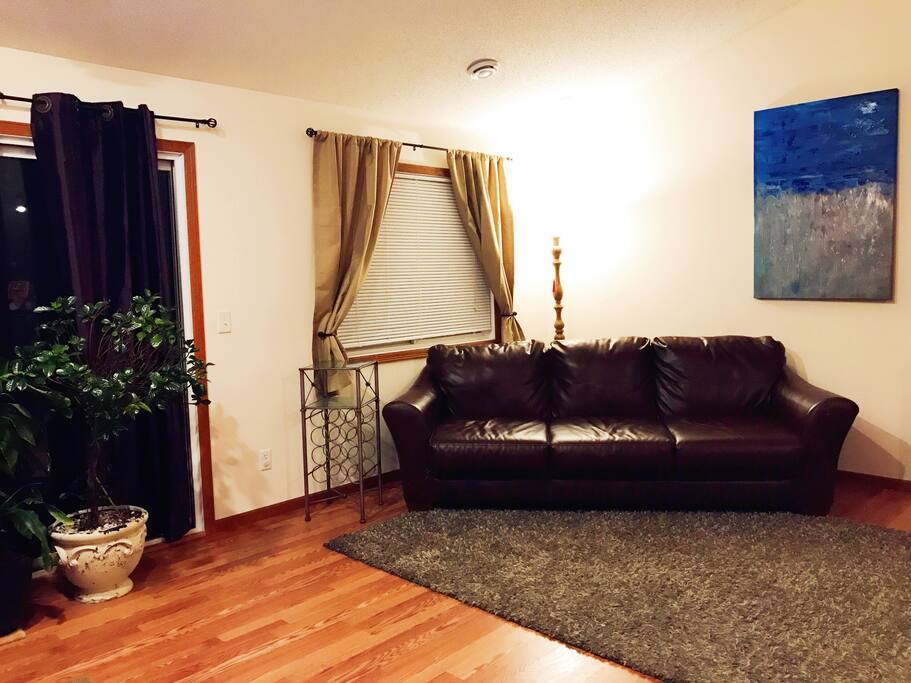 "R&R" Comfortable leather couch