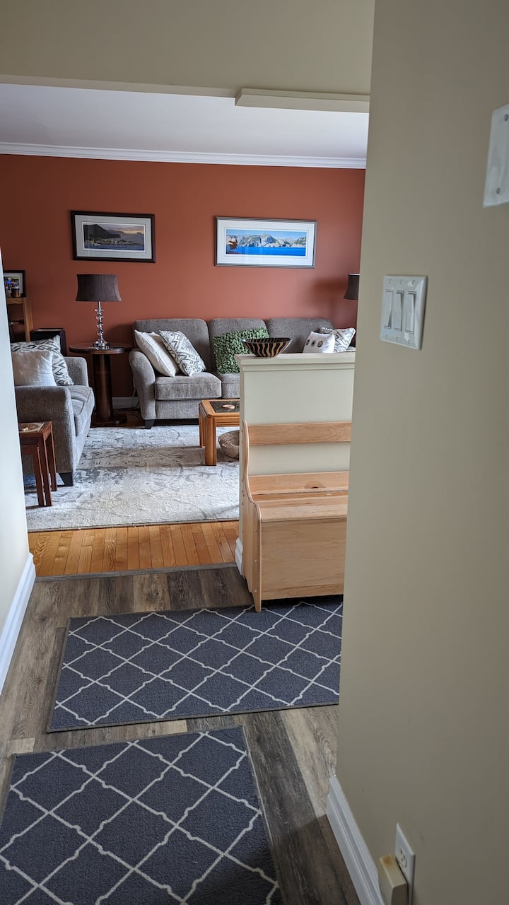 Sunny Private Room With Desk On Quiet Street - Corner Brook