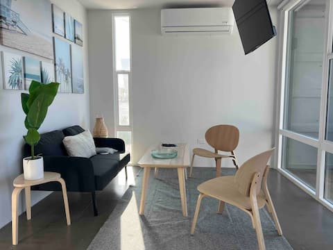 Propiedad de Airbnb exitosa: Rosarito Beachfront Modern Container Apartment. #3 en Baja California