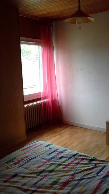 Chambre avec lit-double