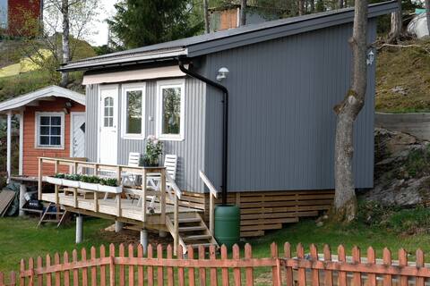 New, fully equipped cottage with view on lake