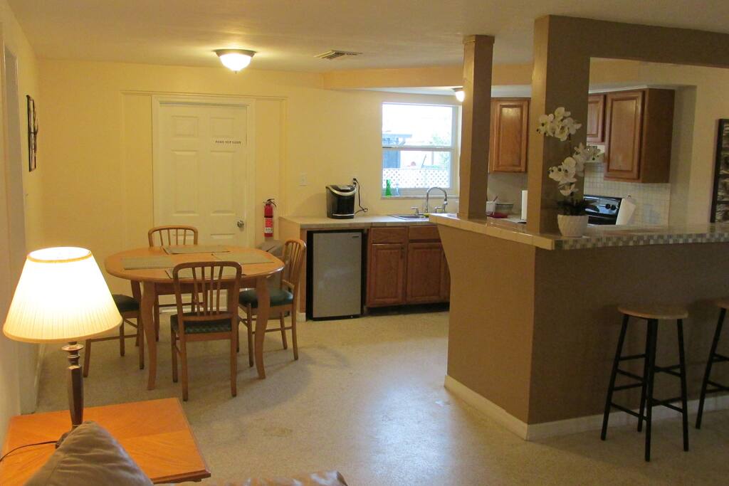 Comfortable full house - breakfast bar, stove, Keurig, economy refrigerator - 3 br/2 full bath