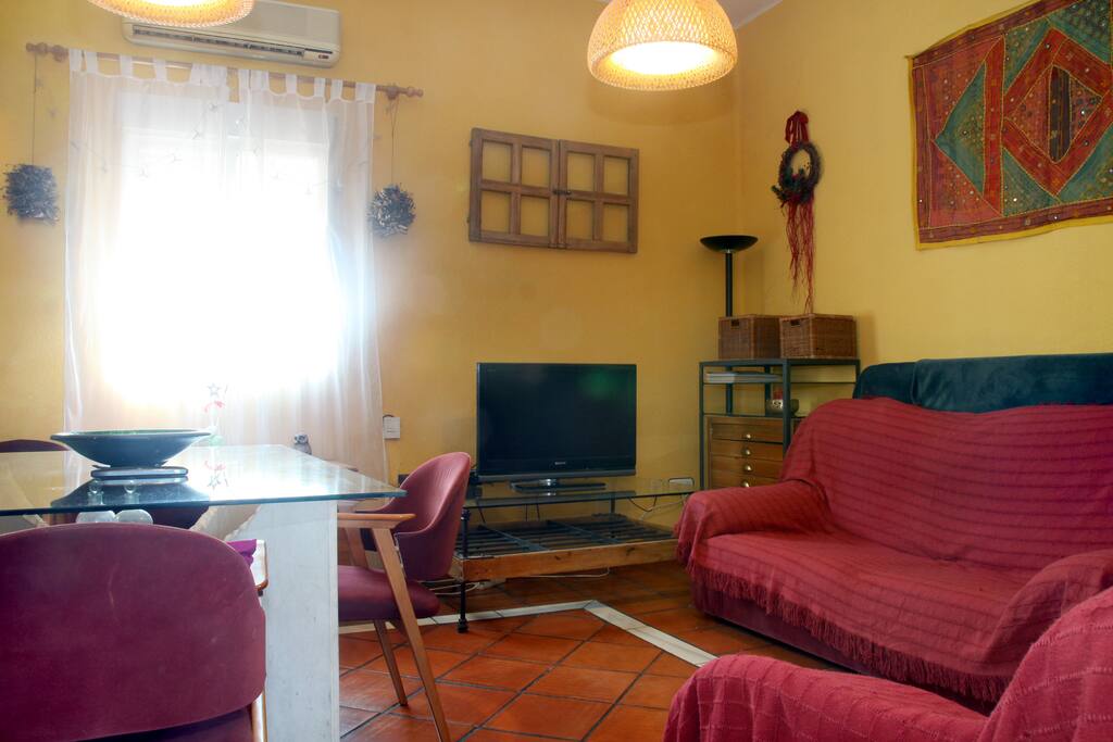 Salon de estar con television