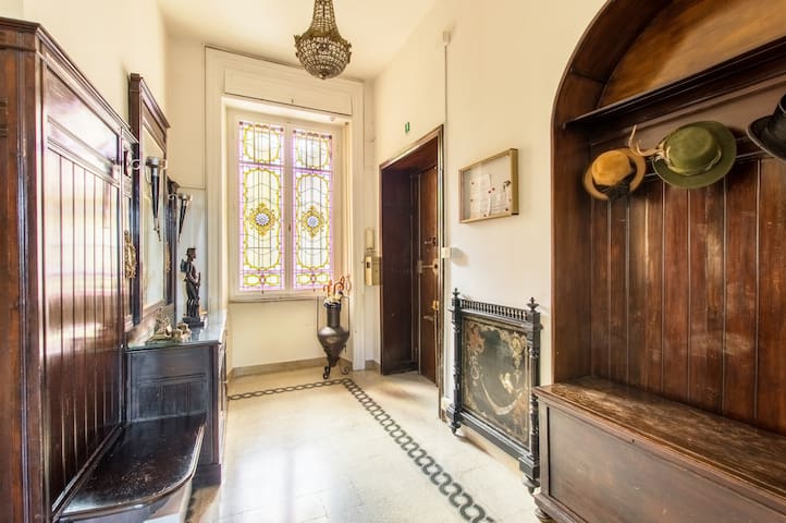 *GORGEOUS* 220 sqm inTRASTEVERE (6 BEDROOMS) gallery image 2