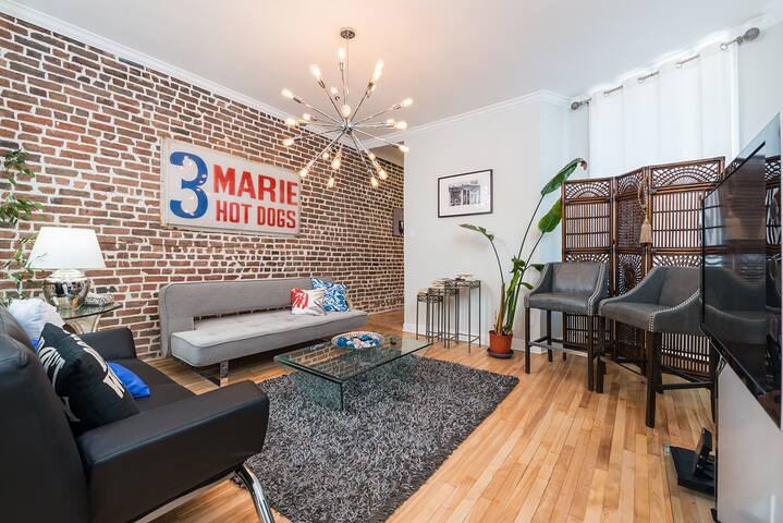 DOWNTOWN MONTREAL 4 BEDROOM 2.5BATH SLEEP LOTS