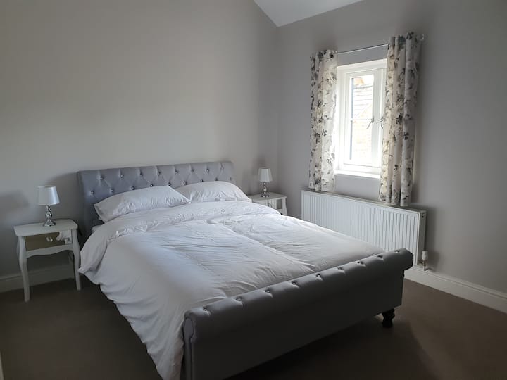 เตียงคิงไซส์ 2 ห้องนอน