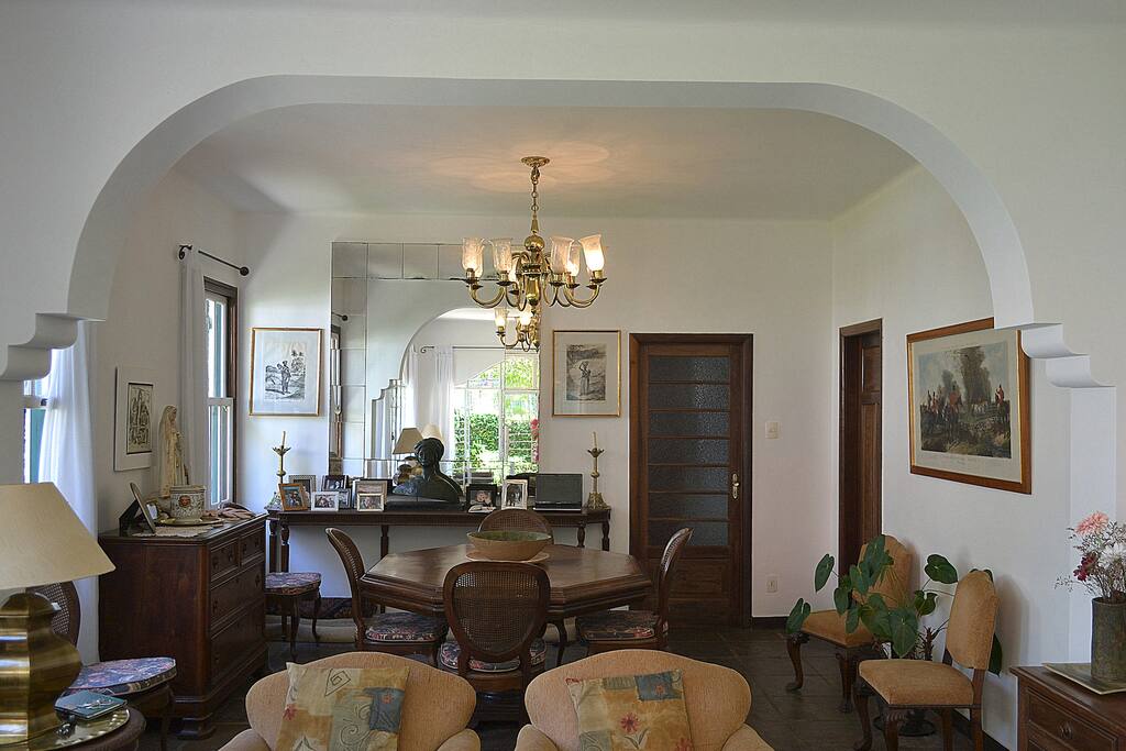 Vista parcial da sala.