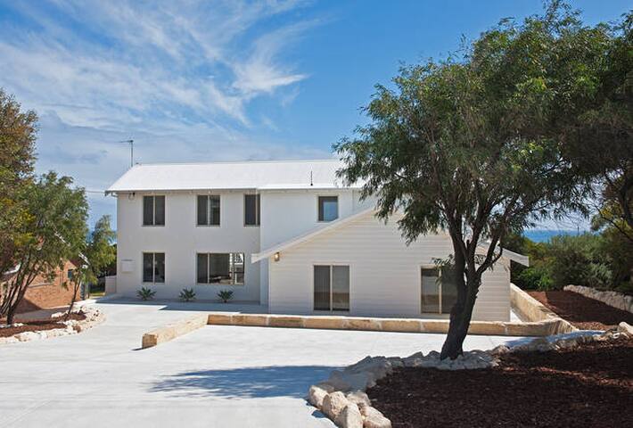 Oceanview Beach House gallery image 3