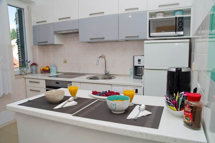 Apartment PORT VIEW *** 5 min from center of city