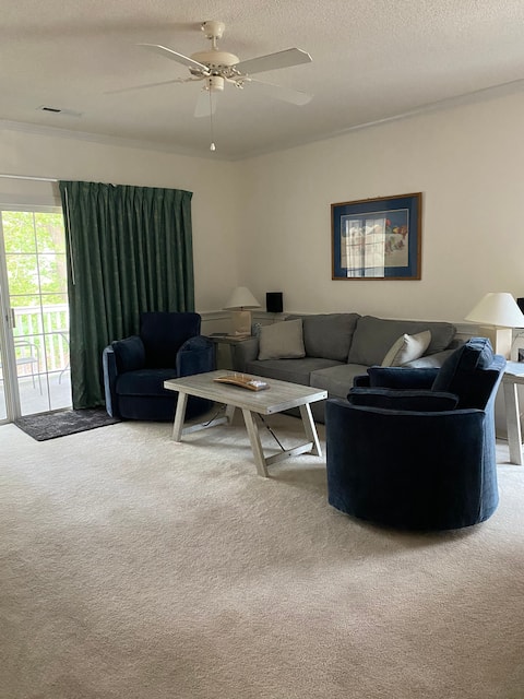 Popular Airbnb listing: Myrtle Beach Condo on the Golf Course in Socastee
