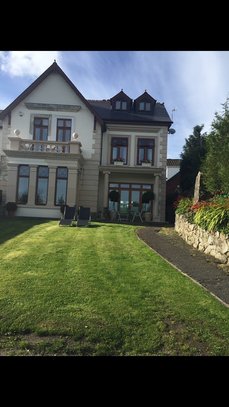 Unique suites, 1 or 2 rooms, balcony sitting room, Houses for Rent in