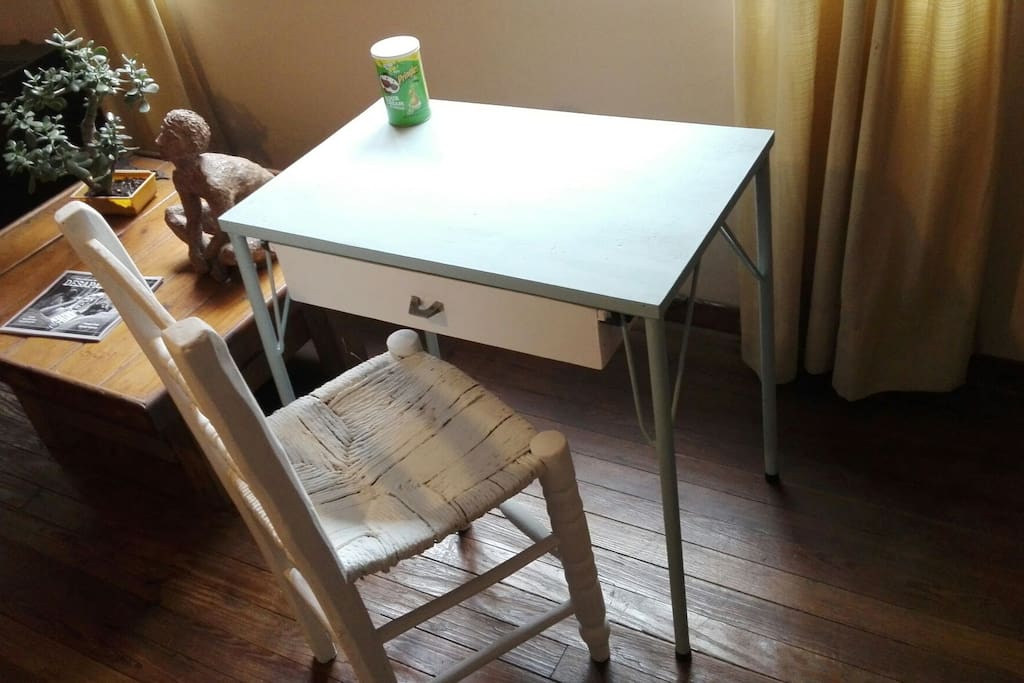 Bedroom's laptop desk & chair