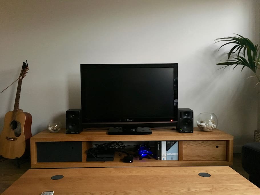 Lounge Area (Middle Floor)