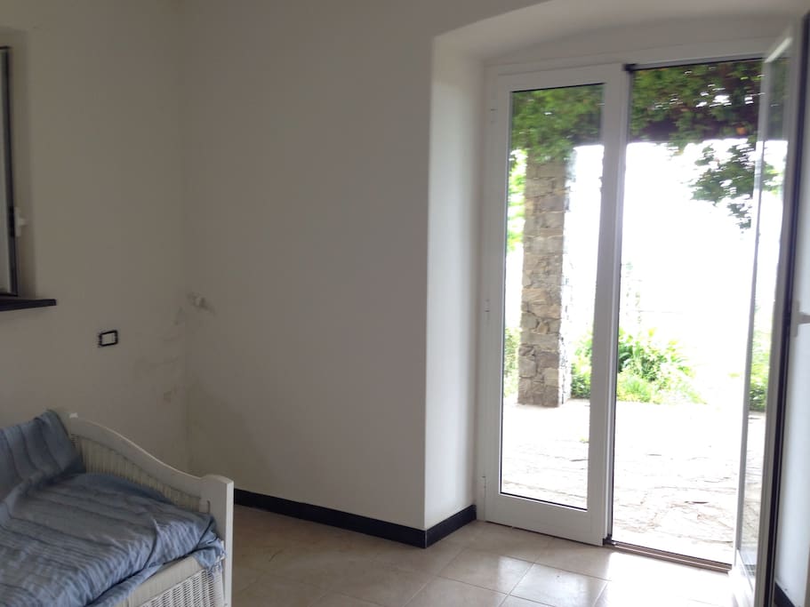 Stanza da letto con 2 letti singoli vista mare
