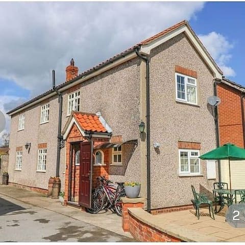 York is close  to this quaint cottage and Howden.