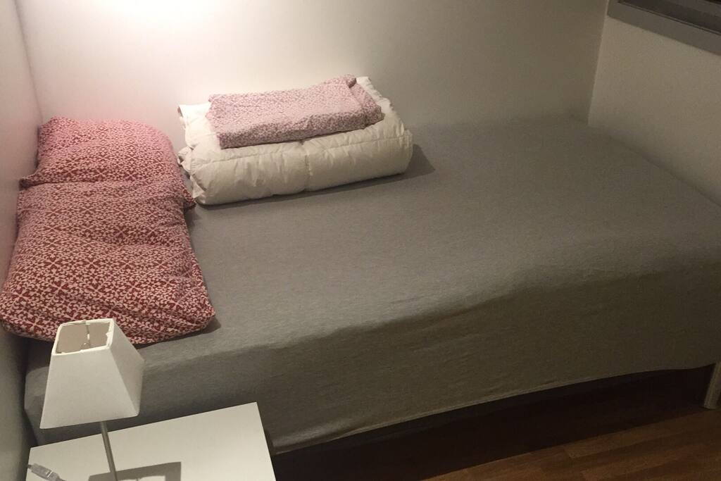 Double bed 200*120 with clean sheets and a selection of blankets. The room has a pull-down curtain that blinds 99% of The light during summer.