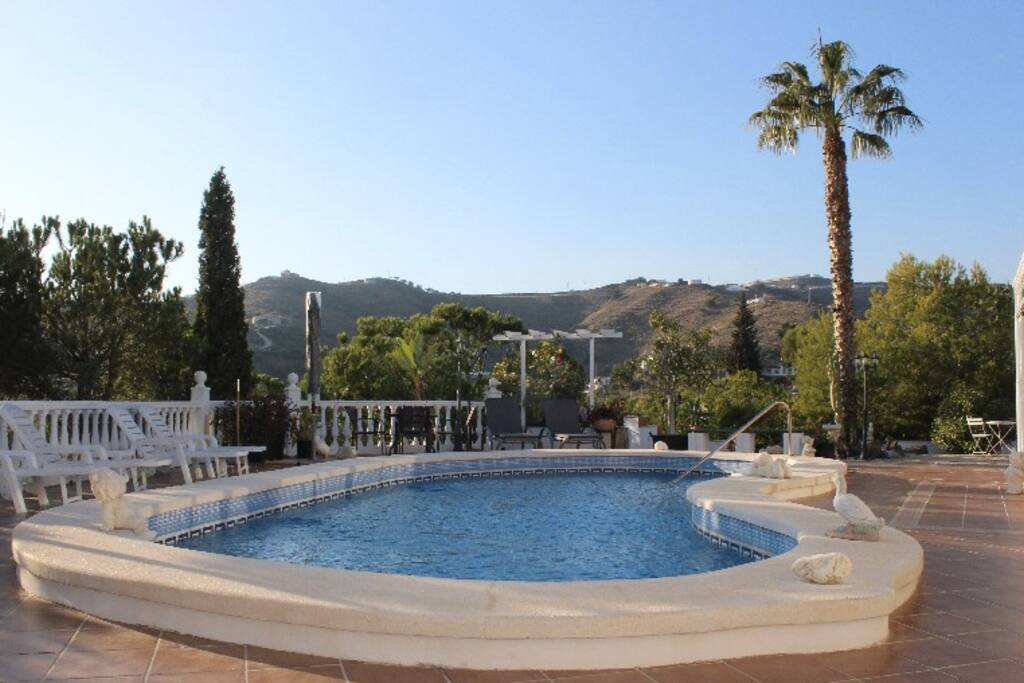 Ein großer, privater Pool