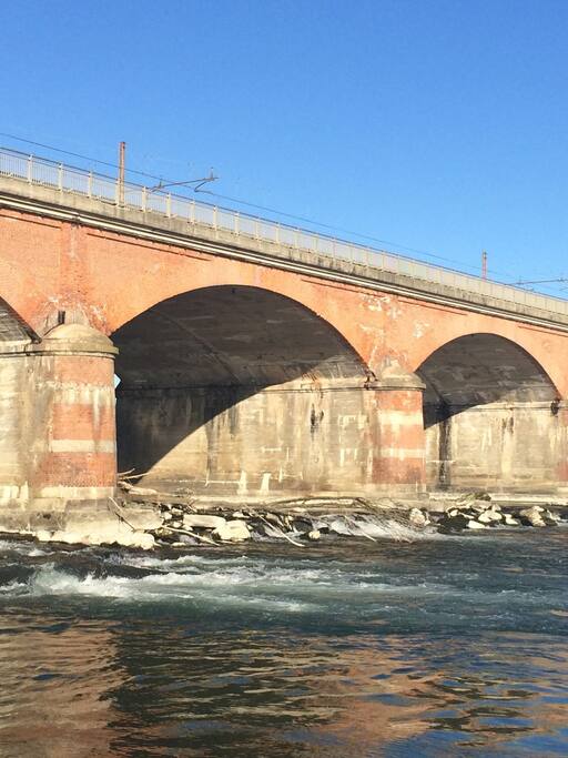 1) goderti la frescura del fiume