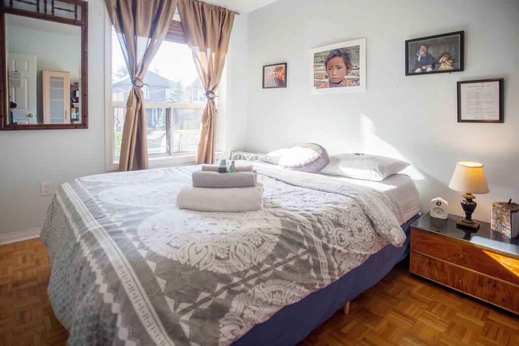 Room For Rent Near Dundas West Subway Station Room For Rent Near Dundas West Subway Station