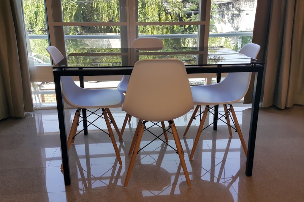 Dining table w. 4 chairs(table added after some of the photos of living room so will not show in some photos)