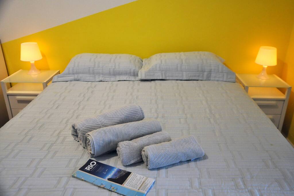 A big and confortable double bed