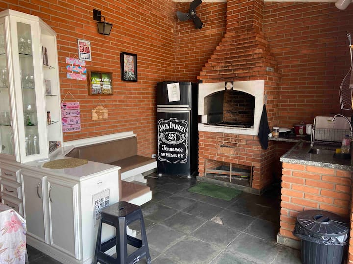 Espaço Para Lazer Com Piscina, Quarto E Wc - Atibaia