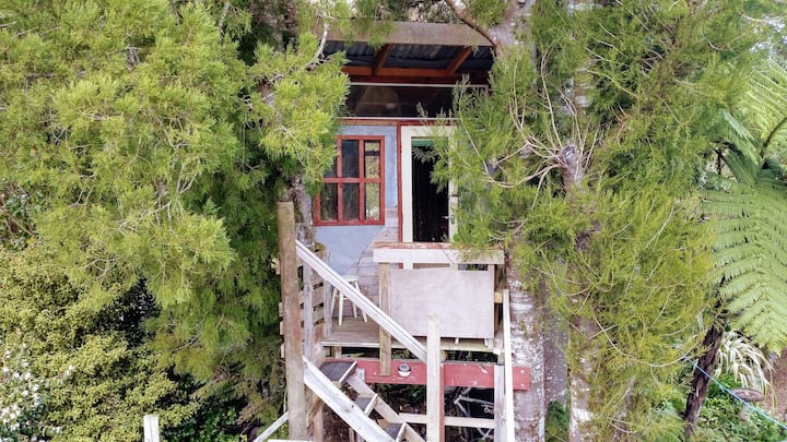 Treehouse, outdoor bath, sauna