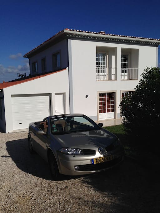 Studio: garage met badkamer en keuken en living.