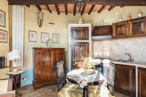 Annuncio Airbnb popolare: Historic Tower with Views of the Lake and Countryside a Tuoro Sul Trasimeno