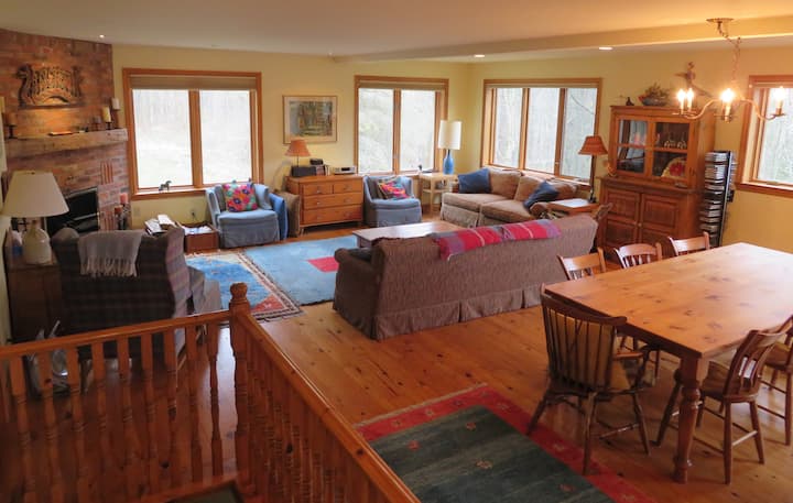 Spacious Chalet Near Creemore - Creemore