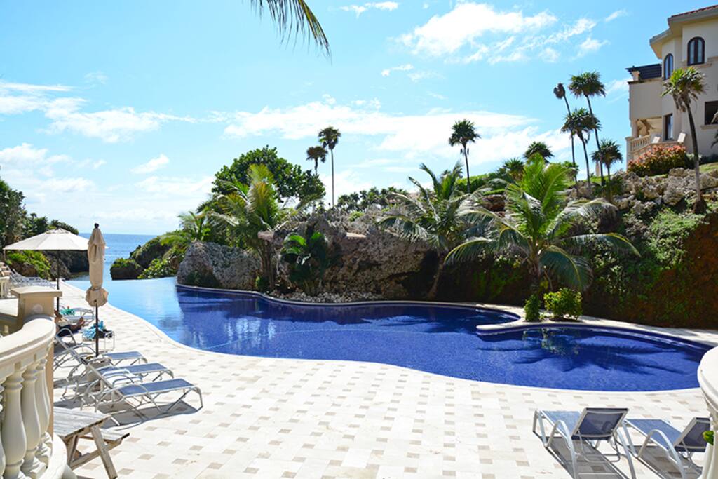 With private beach and huge deck area the Keyhole Bay community pool is just 200 meters from the house.