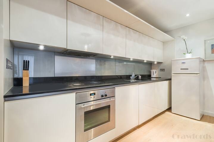 Paddington 3 Bed 2 Bath A/C Apartment 440 gallery image 5