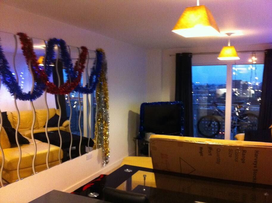 Lounge & Balcony