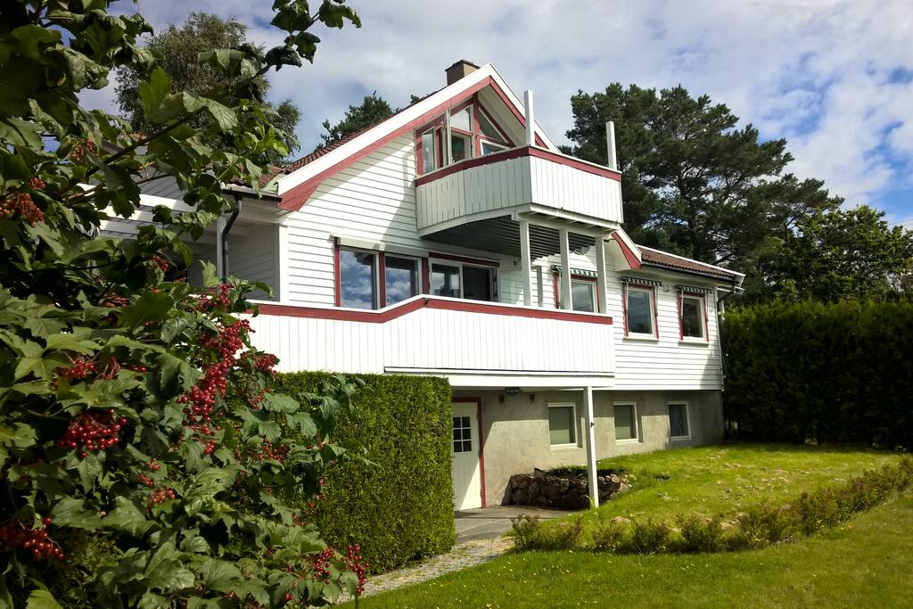 Front side of the house, Eineraasen 25