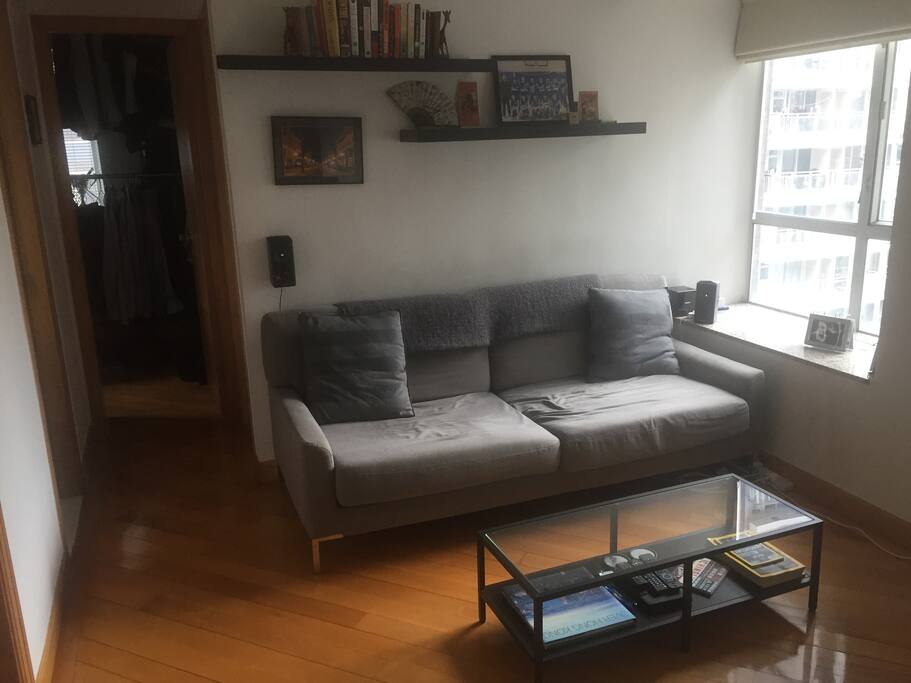 living room from door entrance