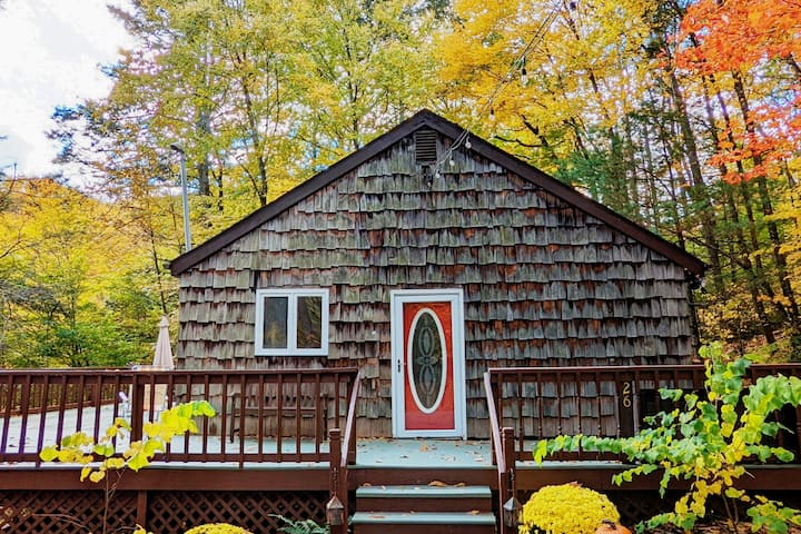 Charmant chalet Catskill avec piano et bois de chauffage gratuit - Cabanes  à louer à Kerhonkson, New York, États-Unis - Airbnb