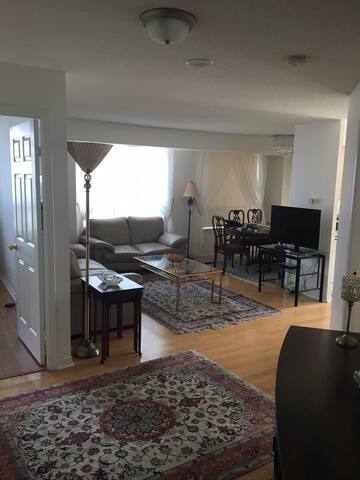 Bright apartment in the heart of North York gallery image 3