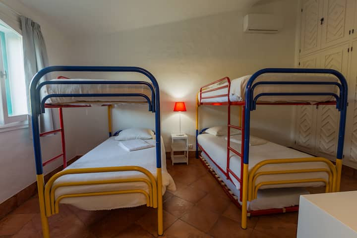 Chambre avec lits superposés