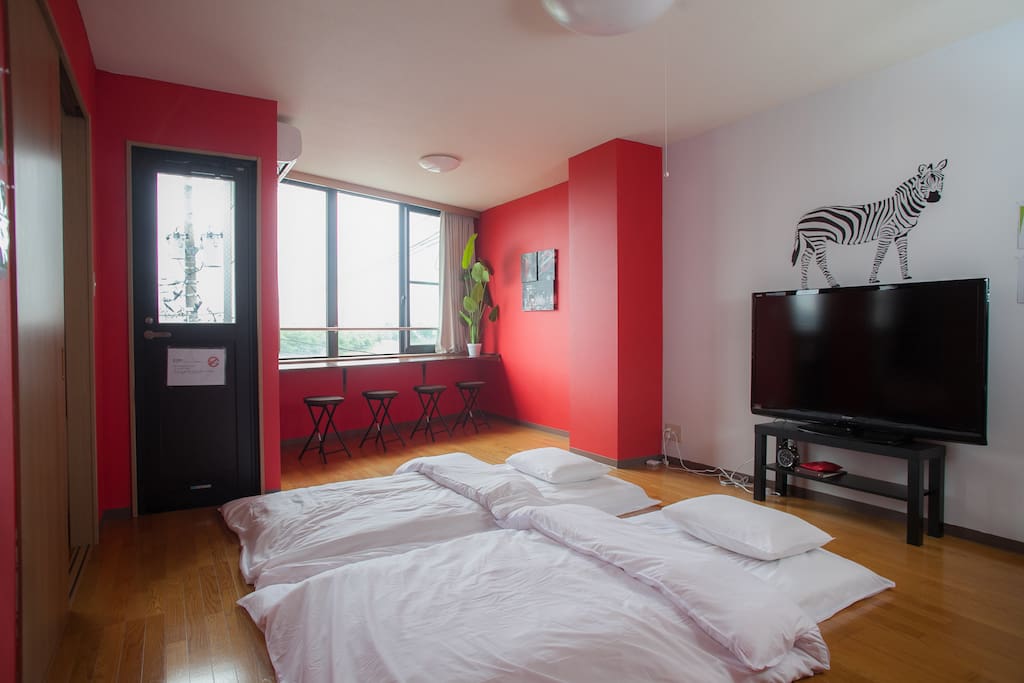 写真は201のお部屋ですが、布団を置いたイメージです。