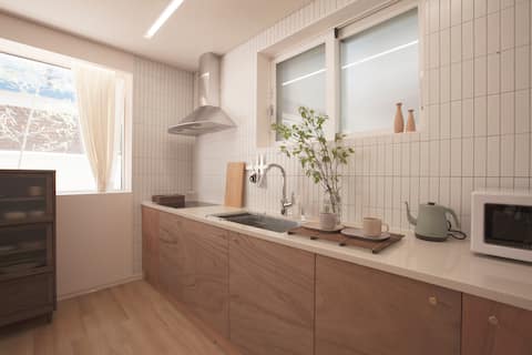 지친일상에 위로가 되어주는 공간 '율리지' 입니다 :)