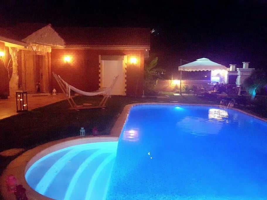 villa indépendante, une ambiance campagnarde... une architecture vernaculaire et tradionelle ... une lumière et une décortion finement étudié offre une ambiance chaleureuse et conviviale...