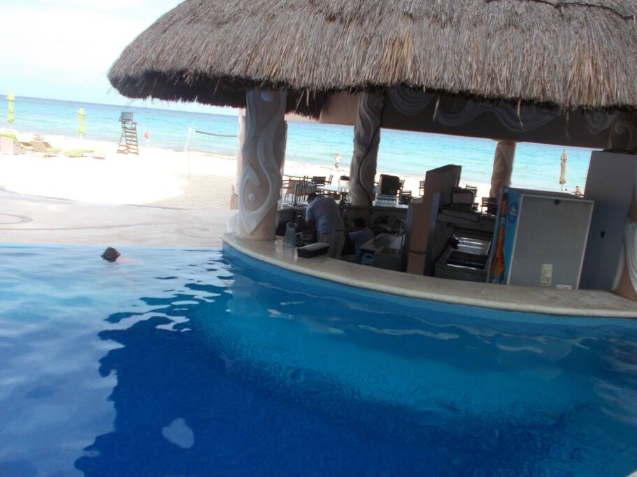 POOL BAR