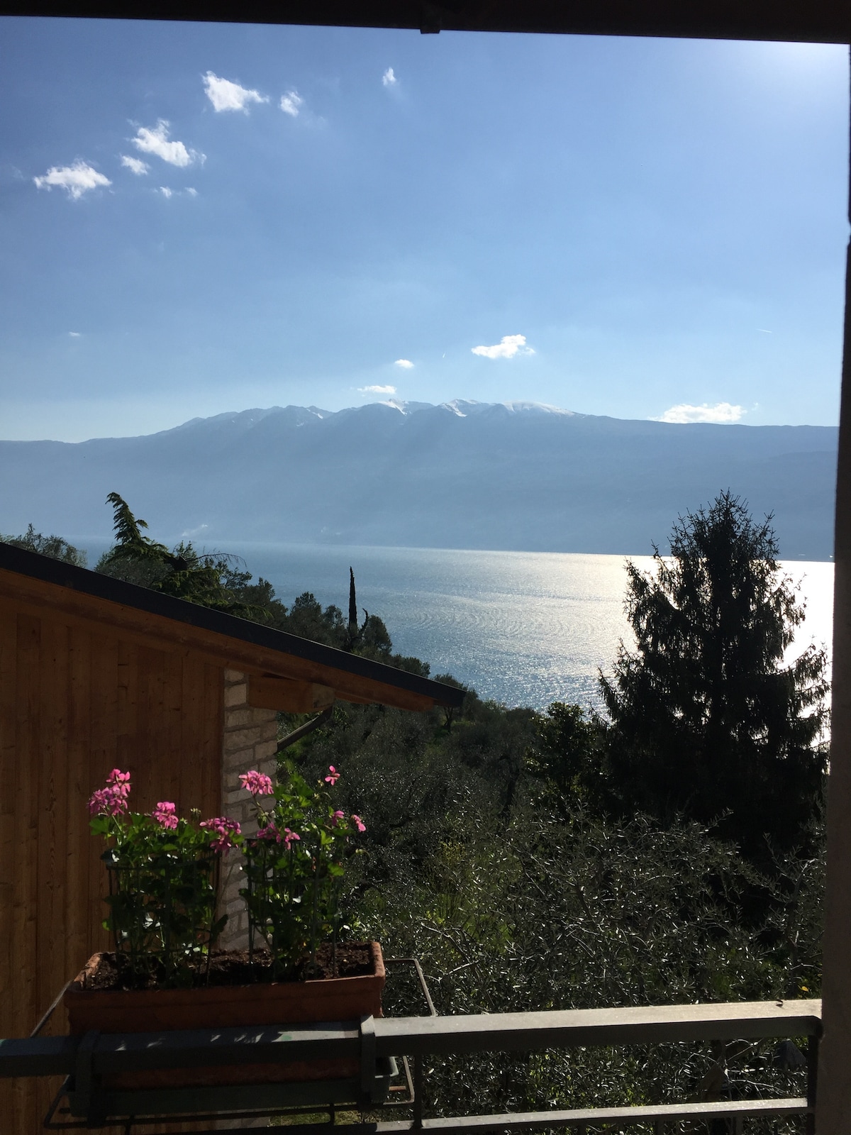 Pogled iz dnevnog boravka/balkona